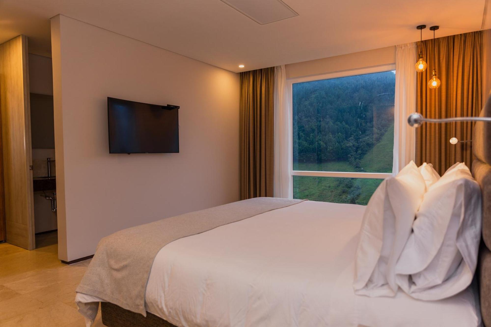 ホテル Termales El Otono La Enea エクステリア 写真 A bedroom at the hotel