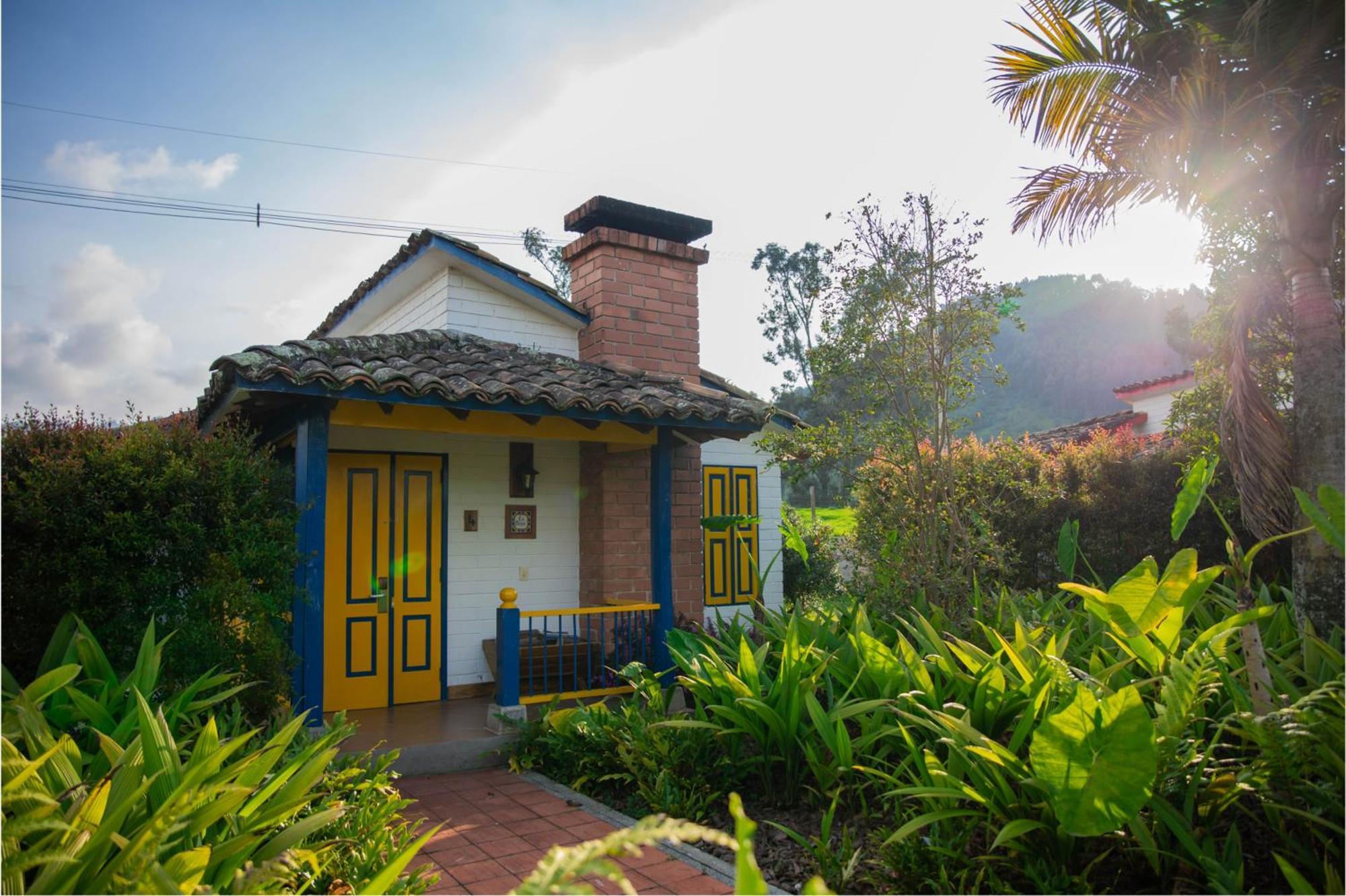 ホテル Termales El Otono La Enea エクステリア 写真 A house in El Peñón